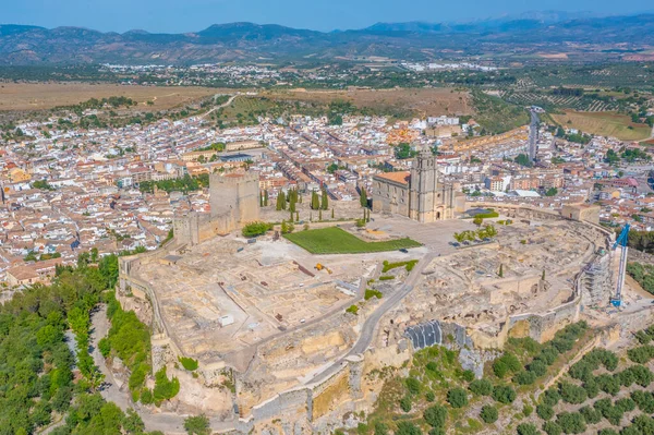 İspanya 'nın Alcala la Real kasabasındaki Fortaleza de la Mota' nın hava manzarası