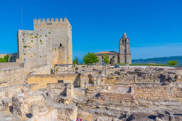 Fortaleza de la Mota İspanya 'nın Alcala la Real kasabasında