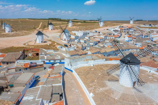 Vita Väderkvarnar Vid Campo Criptana Spanien — Stockfoto