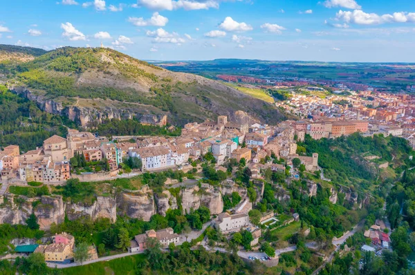 İspanyol kenti Cuenca 'nın havadan görünüşü