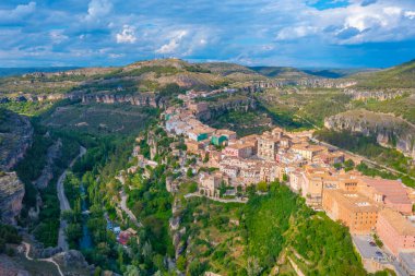 İspanyol kenti Cuenca 'nın havadan görünüşü