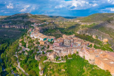 İspanyol kenti Cuenca 'nın havadan görünüşü