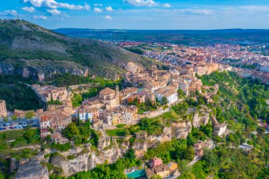 İspanyol kenti Cuenca 'nın havadan görünüşü