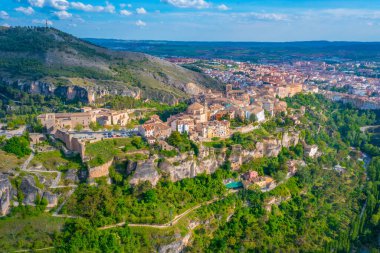 İspanyol kenti Cuenca 'nın havadan görünüşü