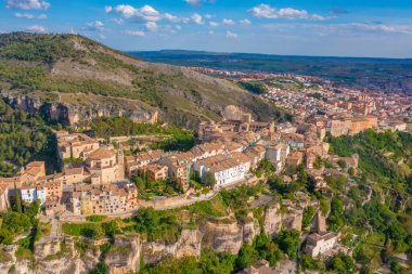 İspanyol kenti Cuenca 'nın havadan görünüşü