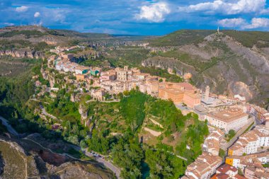 İspanyol kenti Cuenca 'nın havadan görünüşü