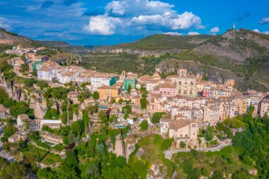 İspanyol kenti Cuenca 'nın havadan görünüşü