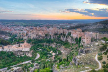 İspanya 'daki Cuenca' nın günbatımı hava manzarası
