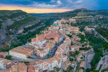 İspanya 'daki Cuenca' nın günbatımı hava manzarası