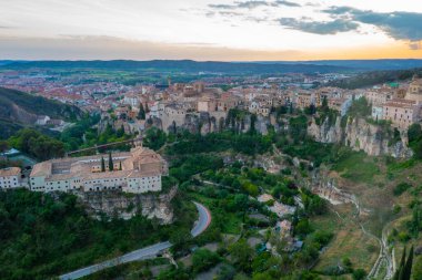 İspanya 'daki Cuenca' nın günbatımı hava manzarası