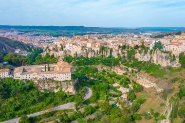 İspanyol kenti Cuenca 'nın havadan görünüşü