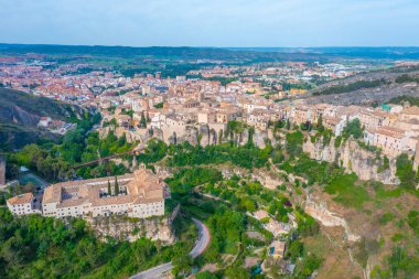 İspanyol kenti Cuenca 'nın havadan görünüşü