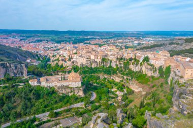 İspanyol kenti Cuenca 'nın havadan görünüşü