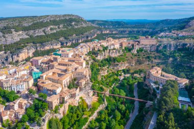 İspanyol kenti Cuenca 'nın havadan görünüşü