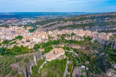 İspanyol kenti Cuenca 'nın havadan görünüşü