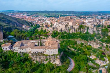 İspanyol kenti Cuenca 'nın havadan görünüşü