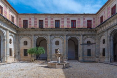 Cuenca, İspanya 'daki katedralin içindeki veranda.