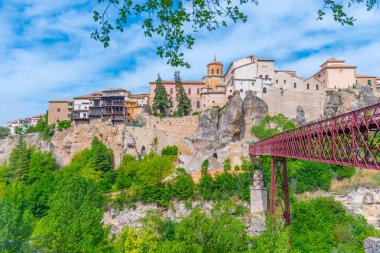 İspanya Cuenca 'da Huecar nehri üzerinde San Pablo köprüsü