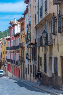 İspanya 'nın Cuenca şehrindeki Dar Sokak