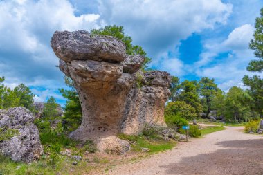 İspanyol kenti Cuenca yakınlarında Ciudad Encantada kaya oluşumları