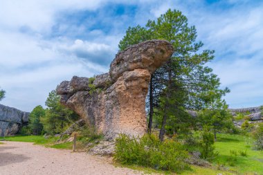 İspanyol kenti Cuenca yakınlarında Ciudad Encantada kaya oluşumları
