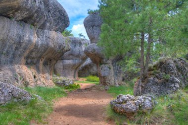 İspanyol kenti Cuenca yakınlarında Ciudad Encantada kaya oluşumları