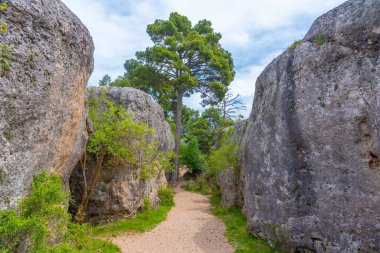 İspanyol kenti Cuenca yakınlarında Ciudad Encantada kaya oluşumları
