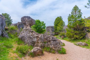 İspanyol kenti Cuenca yakınlarında Ciudad Encantada kaya oluşumları