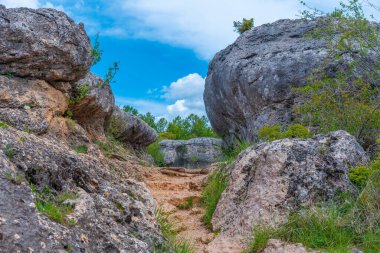 İspanyol kenti Cuenca yakınlarında Ciudad Encantada kaya oluşumları