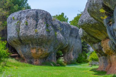 İspanyol kenti Cuenca yakınlarında Ciudad Encantada kaya oluşumları