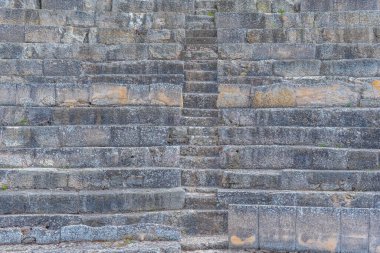 İspanya 'daki Segobriga sahasındaki Roma harabelerindeki antik tiyatro.