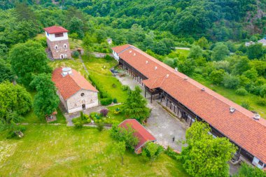 Bulgaristan 'daki Chiprovtsi manastırının hava manzarası
