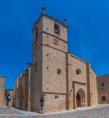 İspanyol kasabası Cacere 'deki görkemli katedral