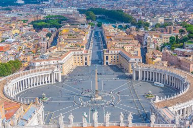 Vatikan 'daki Aziz Peter Meydanı' nın havadan görünüşü.