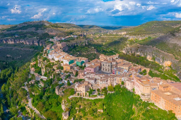 İspanyol kenti Cuenca 'nın havadan görünüşü