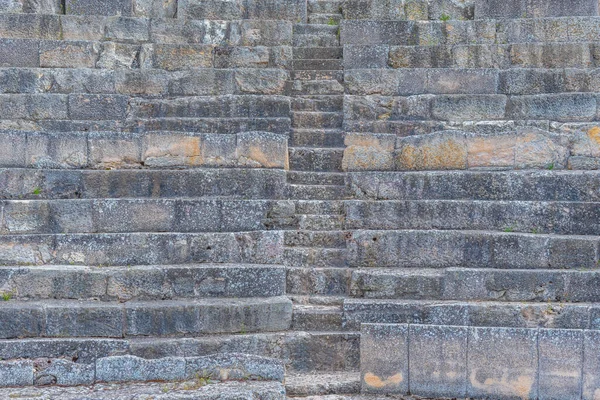 İspanya 'daki Segobriga sahasındaki Roma harabelerindeki antik tiyatro.