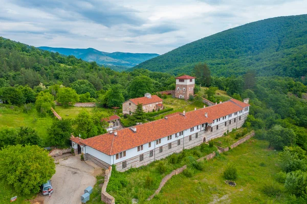 ブルガリアのチプロフツィ修道院の空中写真 — ストック写真