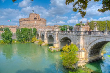 Roma 'nın başkentinde Sant' Angelo Kalesi..
