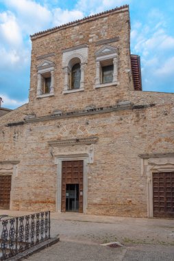İtalya 'nın Spoleto şehrinde Basilica di San Salvatore.