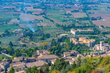 İtalyan kasabasının çatısı Assisi.