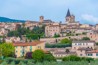 İtalyan şehrinin şehir manzarası Spello.