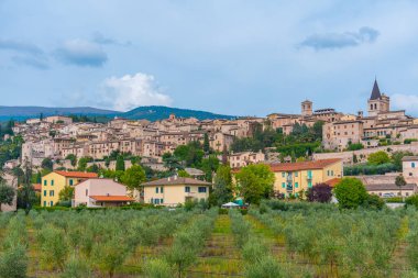 İtalyan şehrinin şehir manzarası Spello.