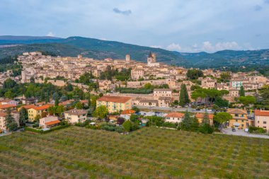 İtalyan kasabasının hava manzarası Büyülü.