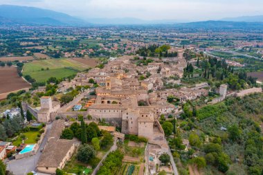 İtalyan kasabasının hava manzarası Büyülü.