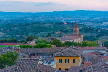 İtalya, Rocca Paolina 'dan Perugia' nın gün batımı manzarası.