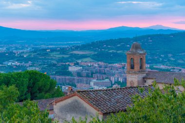 İtalya, Rocca Paolina 'dan Perugia' nın gün batımı manzarası.