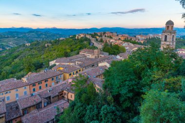 Porta Sole, İtalya 'dan Perugia' nın gün batımı manzarası.