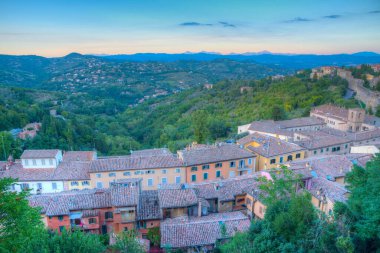 Porta Sole, İtalya 'dan Perugia' nın gün batımı manzarası.