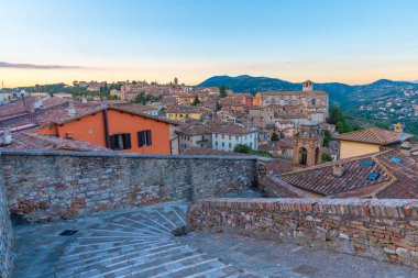 Porta Sole, İtalya 'dan Perugia' nın gün batımı manzarası.