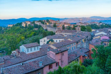 Porta Sole, İtalya 'dan Perugia' nın gün batımı manzarası.